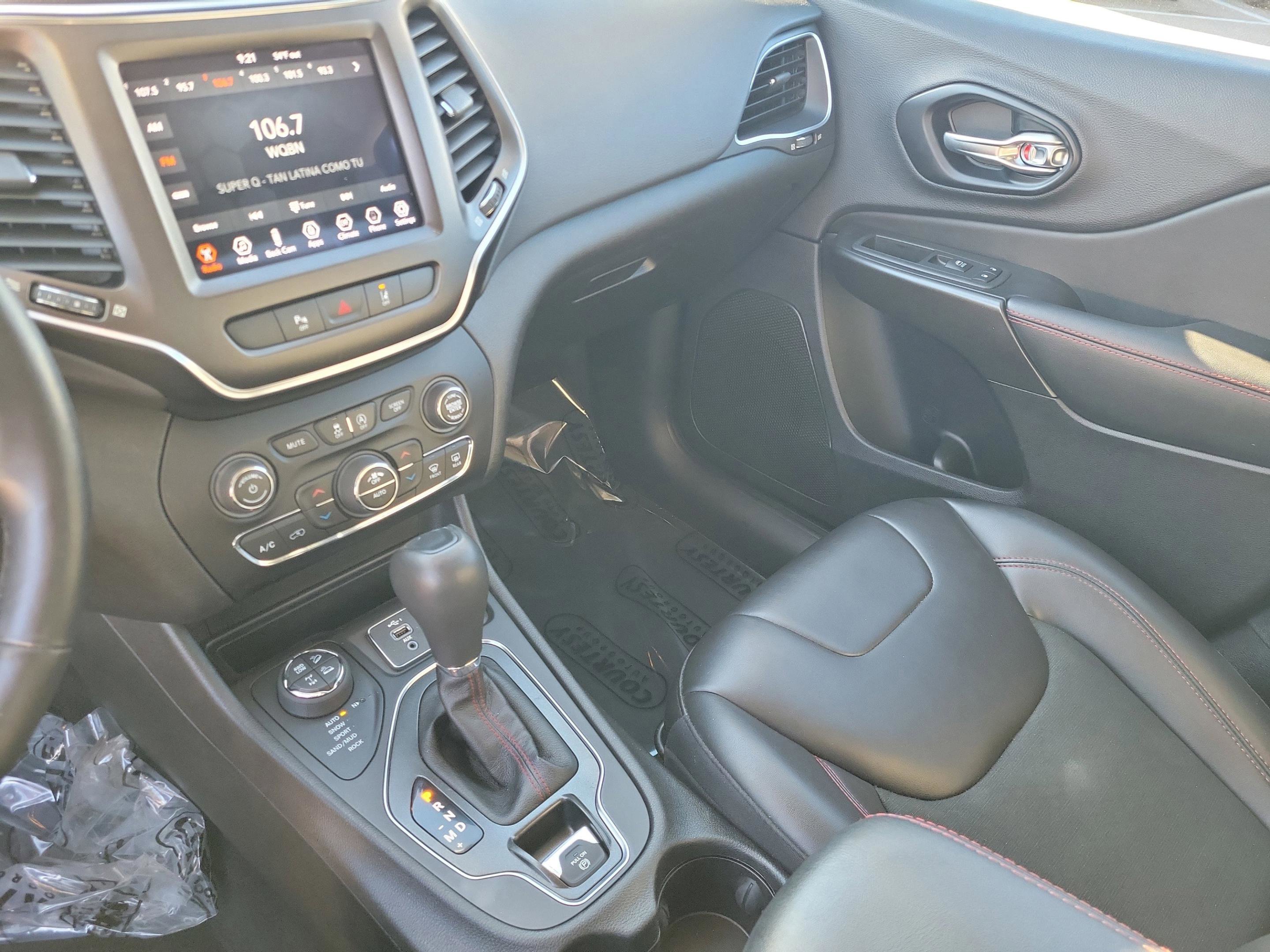 Used 2021 Jeep Cherokee Trailhawk w/ Comfort/Convenience Group image 12