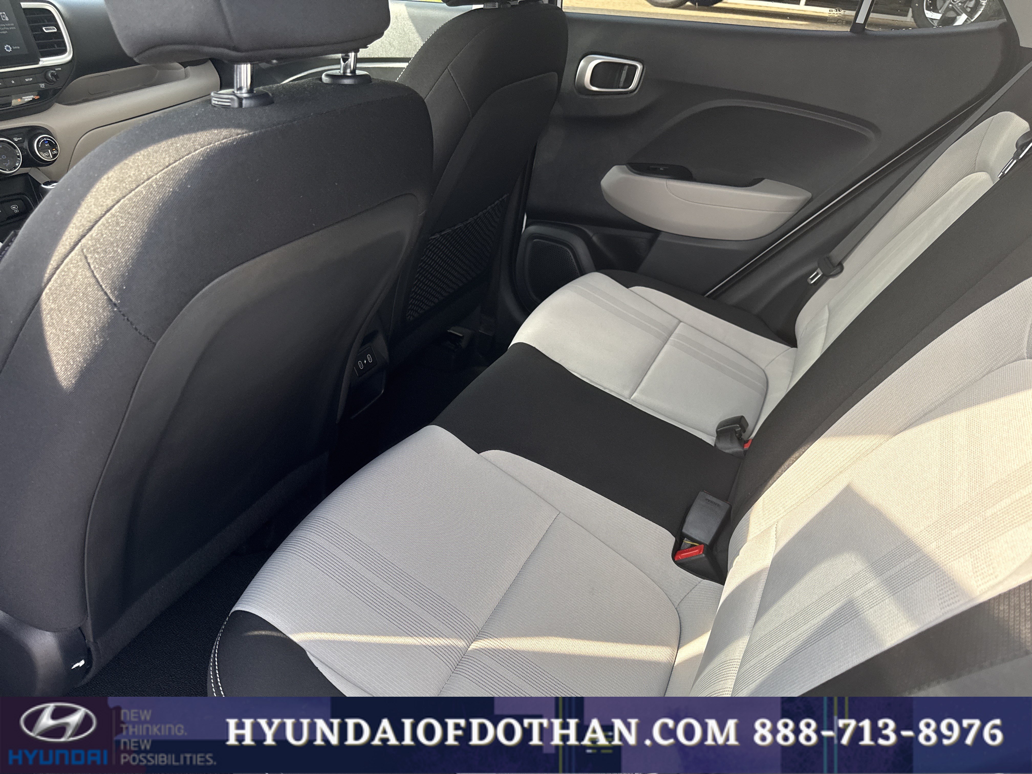 Certified 2025 Hyundai Venue SEL FWD image 12