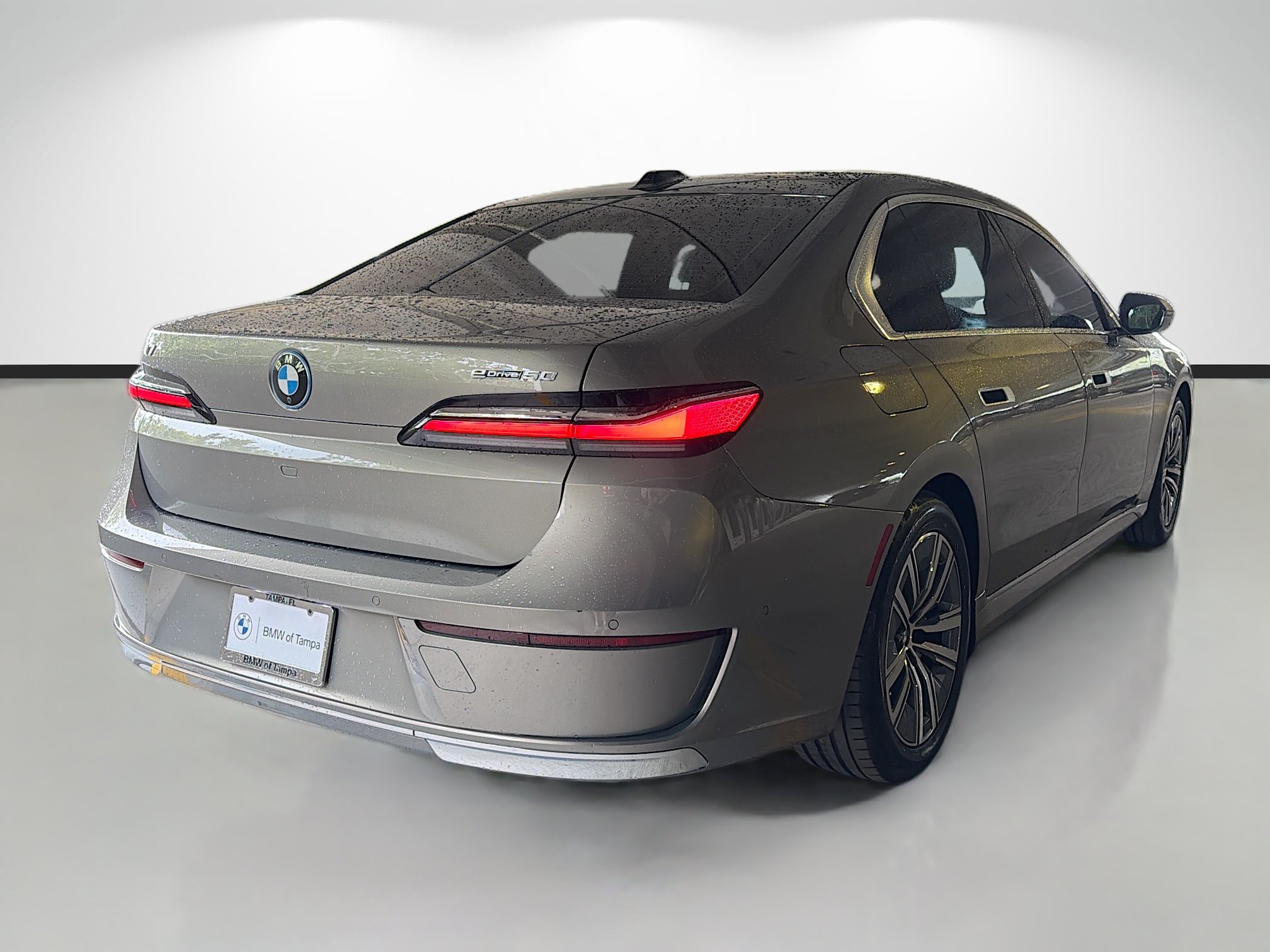 Used 2024 BMW i7 eDrive50 RWD image 3