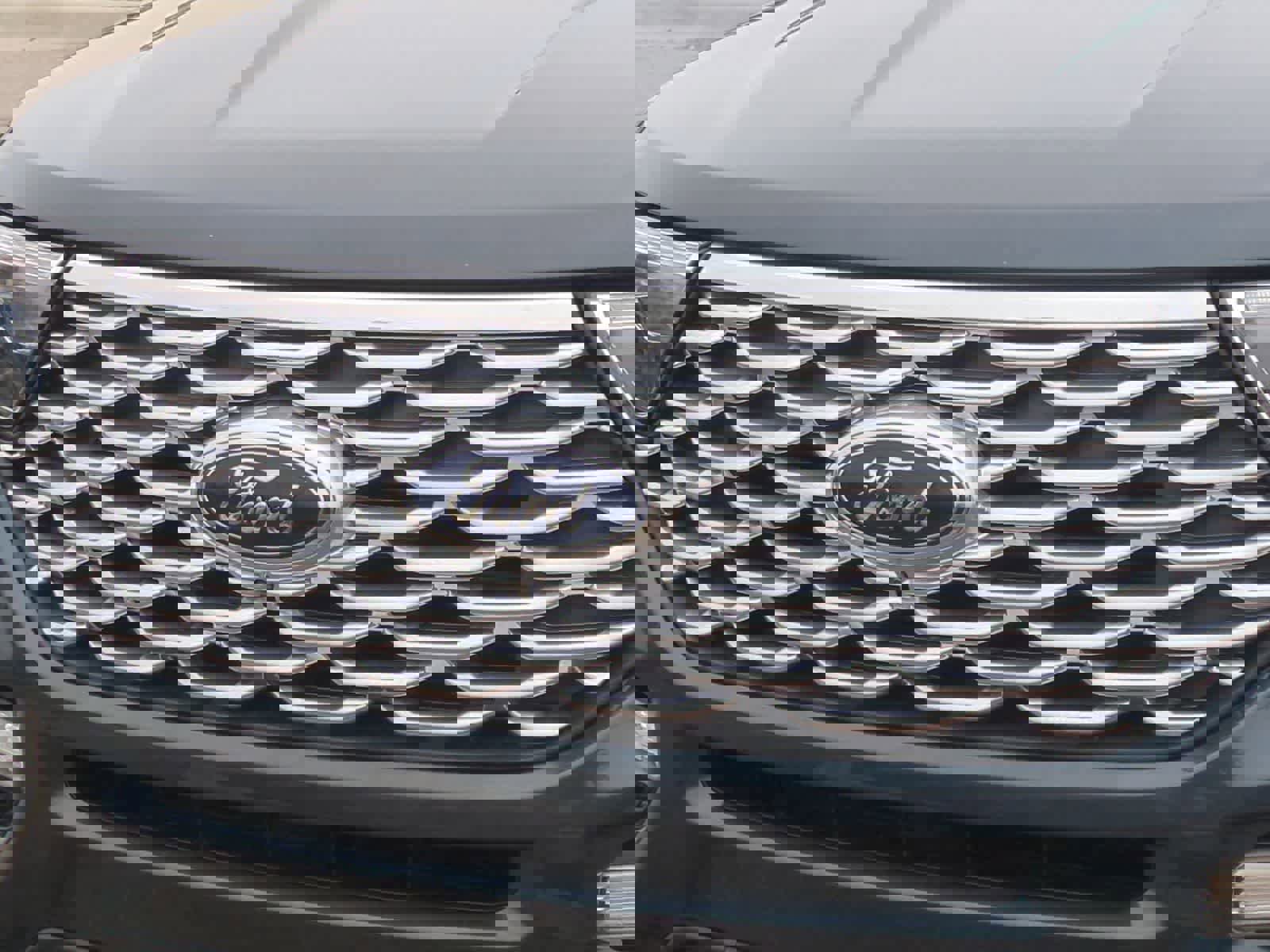 Used 2023 Ford Explorer Platinum w/ Technology Package image 12