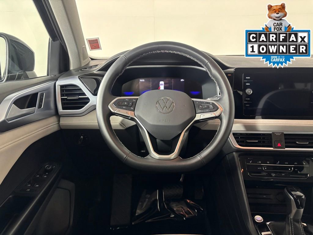 Used 2025 Volkswagen Taos SE AWD/4WD image 14
