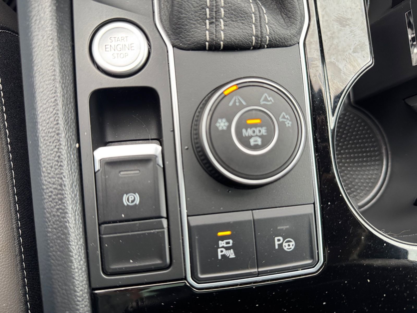 Used 2022 Volkswagen Atlas Cross Sport SEL Premium R-Line AWD/4WD image 27