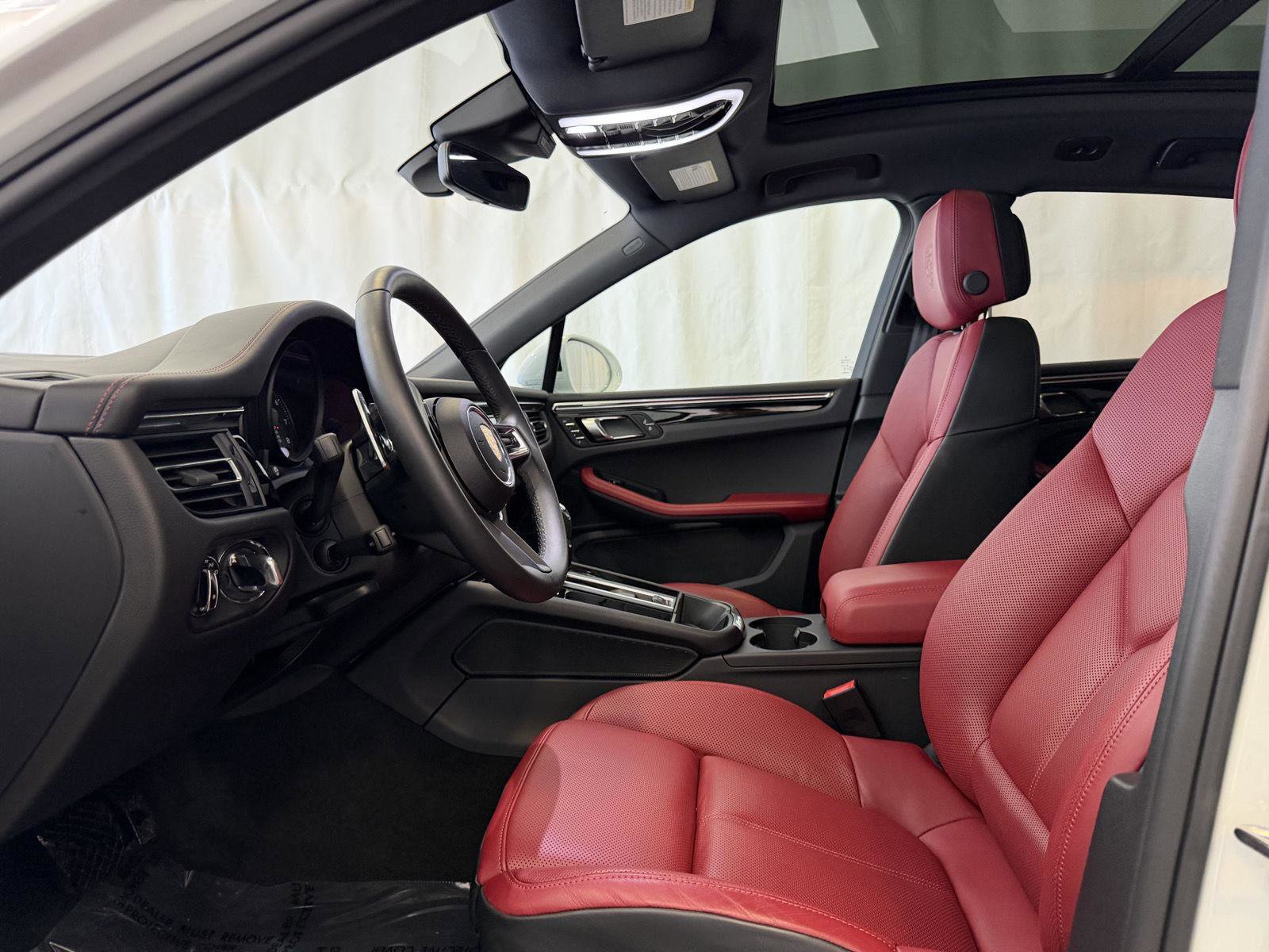 Used 2025 Porsche Macan image 5