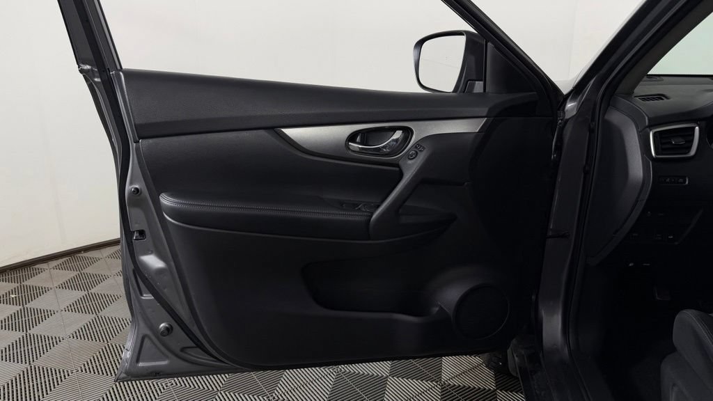 Used 2015 Nissan Rogue SV AWD/4WD image 13