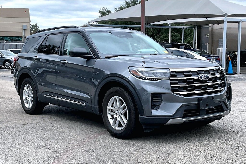 Used 2025 Ford Explorer Active RWD image 1