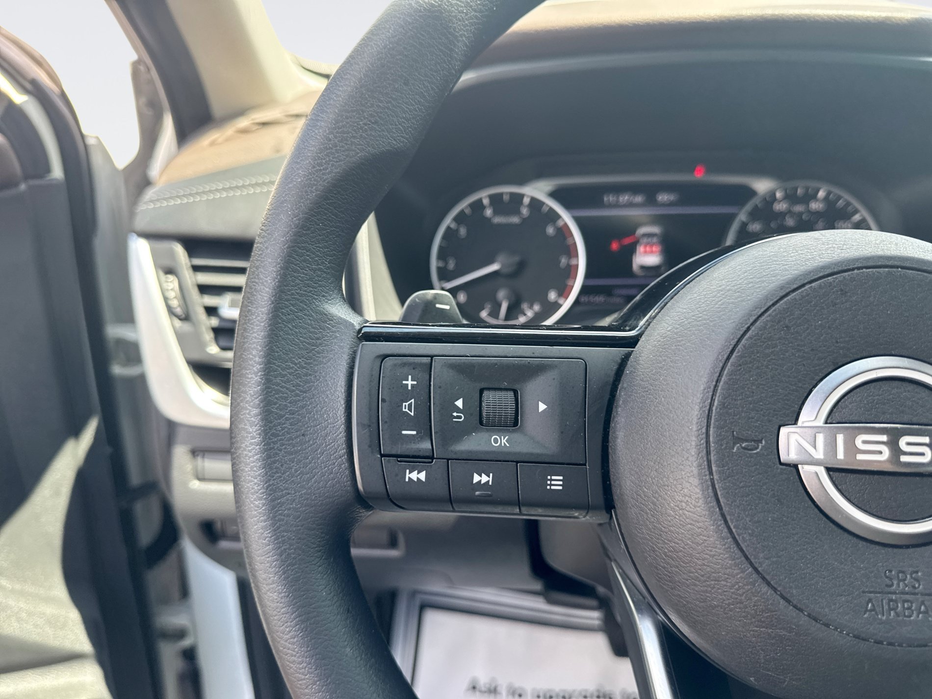 Used 2023 Nissan Rogue SV FWD image 23