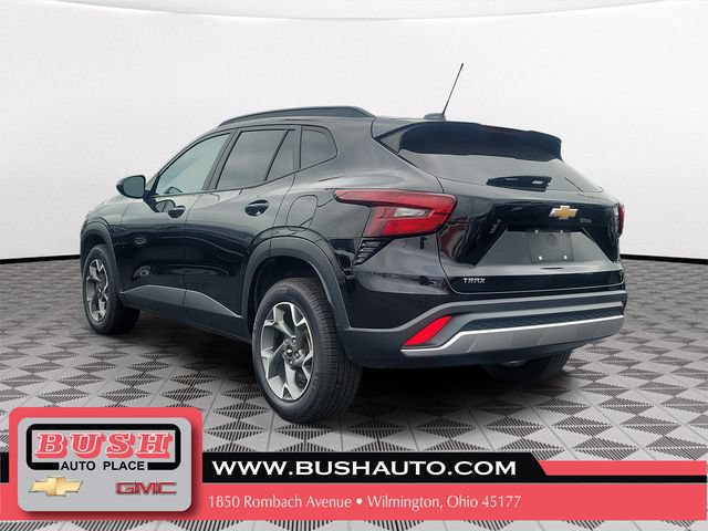 Used 2024 Chevrolet Trax LT w/ Driver Confidence Package FWD image 3