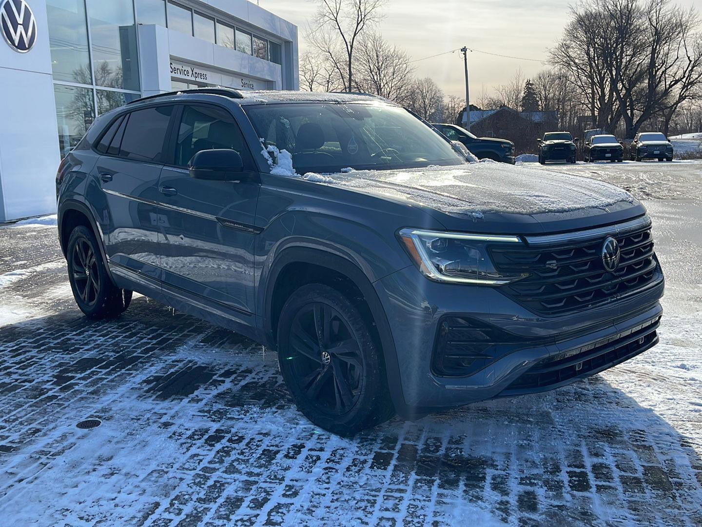 Used 2025 Volkswagen Atlas Cross Sport SEL R-Line image 3