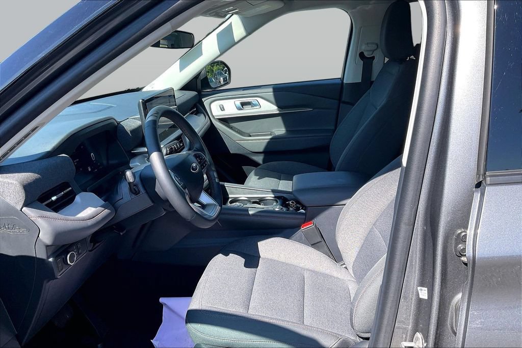 Certified 2025 Ford Explorer Active RWD image 24