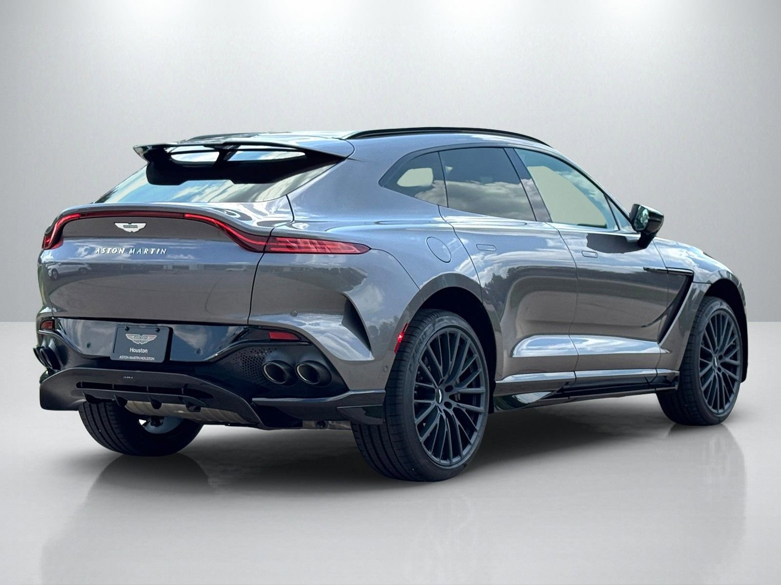 New 2025 Aston Martin DBX 707 image 9
