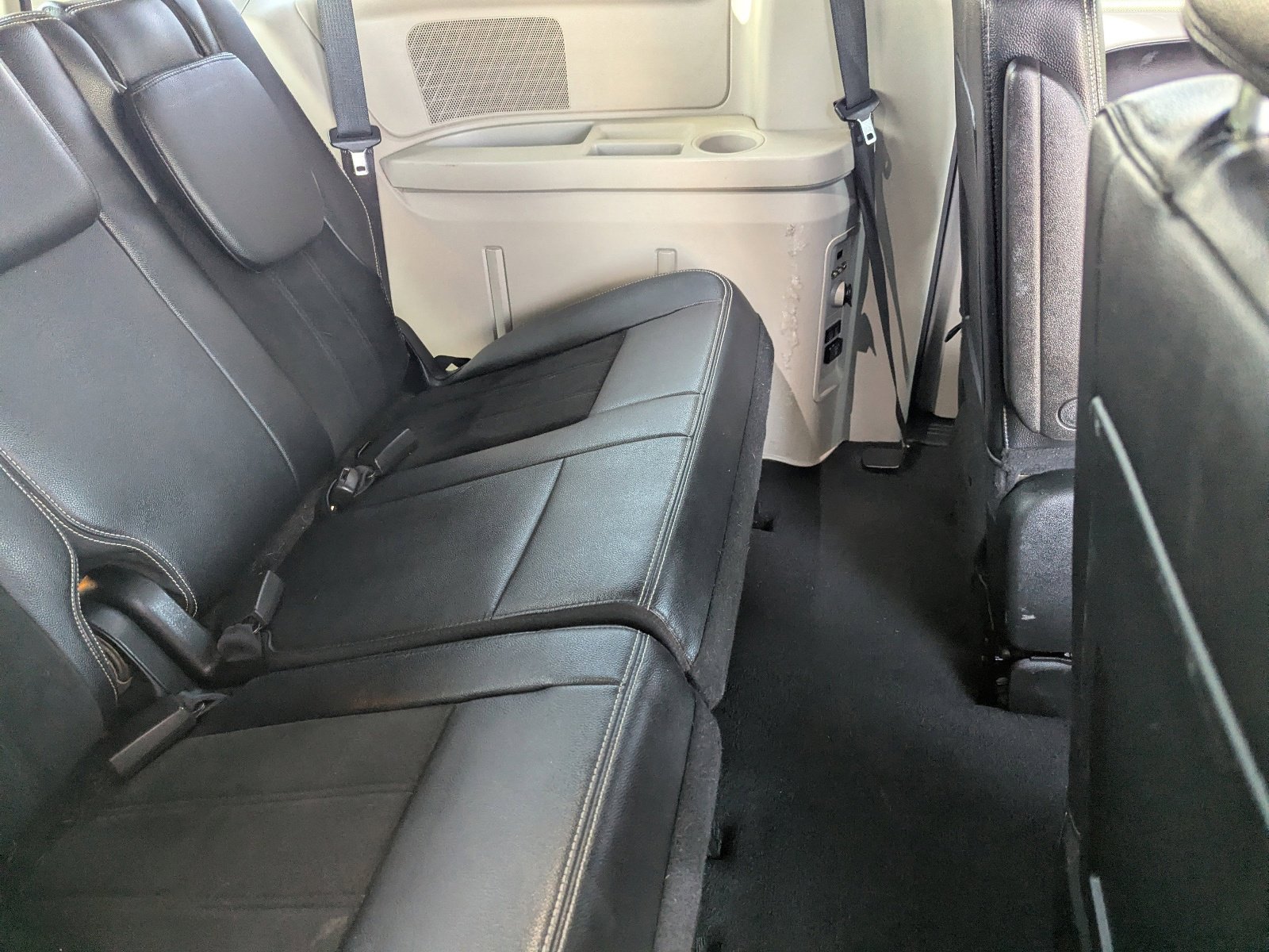 Used 2017 Dodge Grand Caravan SXT w/ Driver Convenience Group FWD image 16