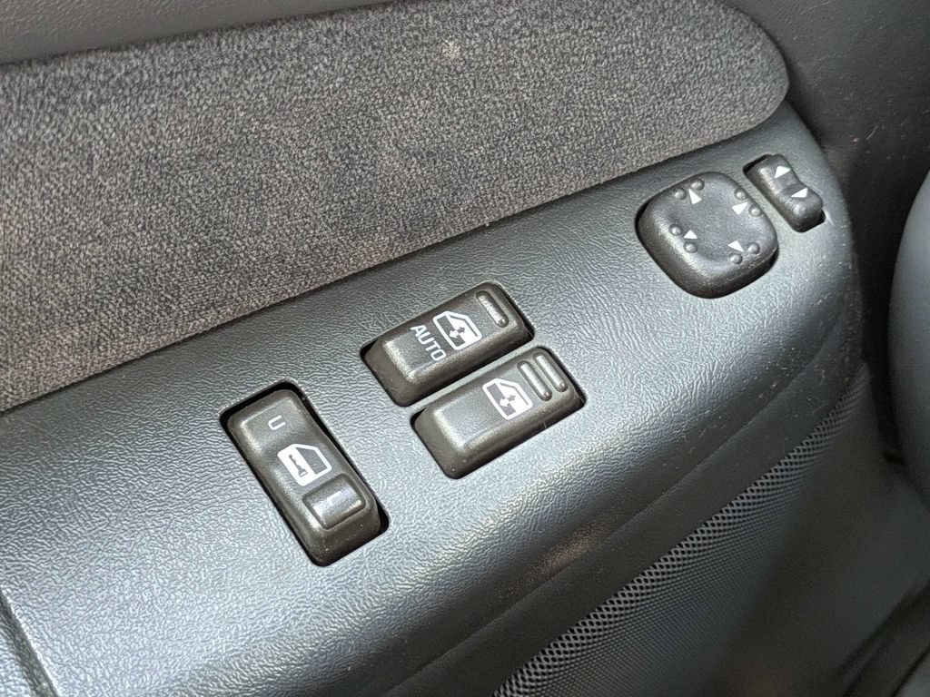 Used 2001 Chevrolet Silverado 1500 LS w/ Firm Ride Suspension Pkg RWD image 19