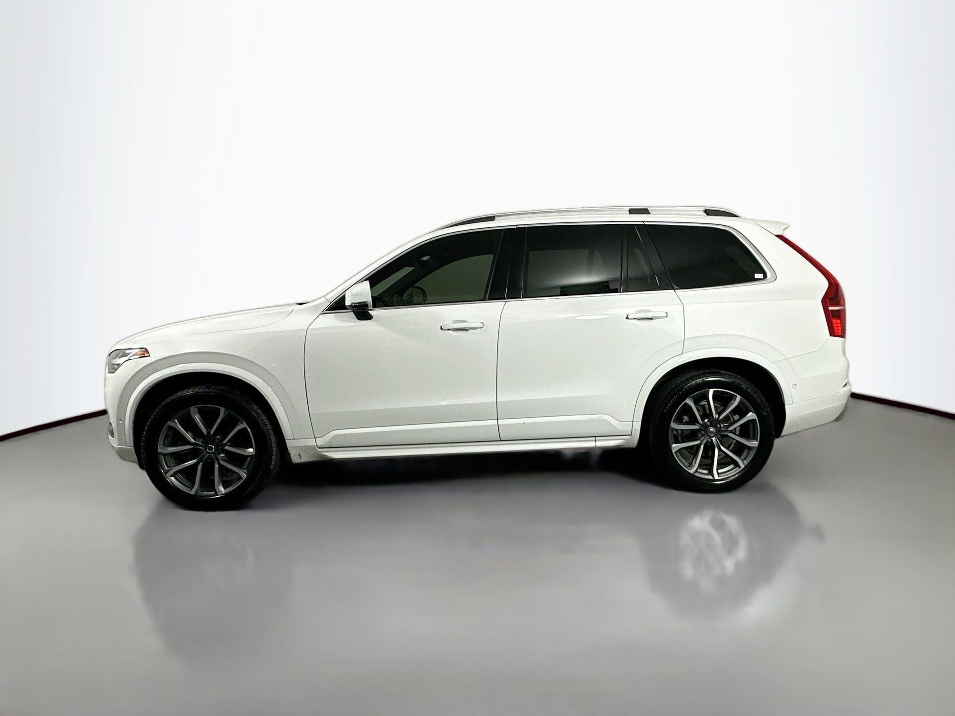 Used 2018 Volvo XC90 T6 Momentum w/ Convenience Package image 9