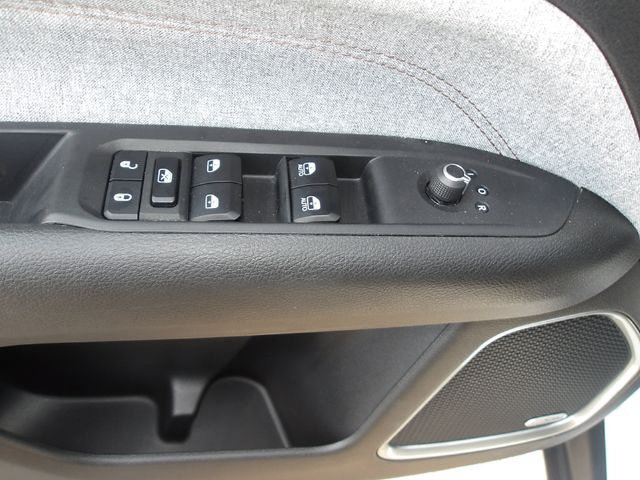 Used 2023 Jeep Compass Latitude w/ Sun and Sound Group AWD/4WD image 14