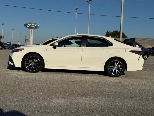 Used 2022 Toyota Camry SE FWD image 7