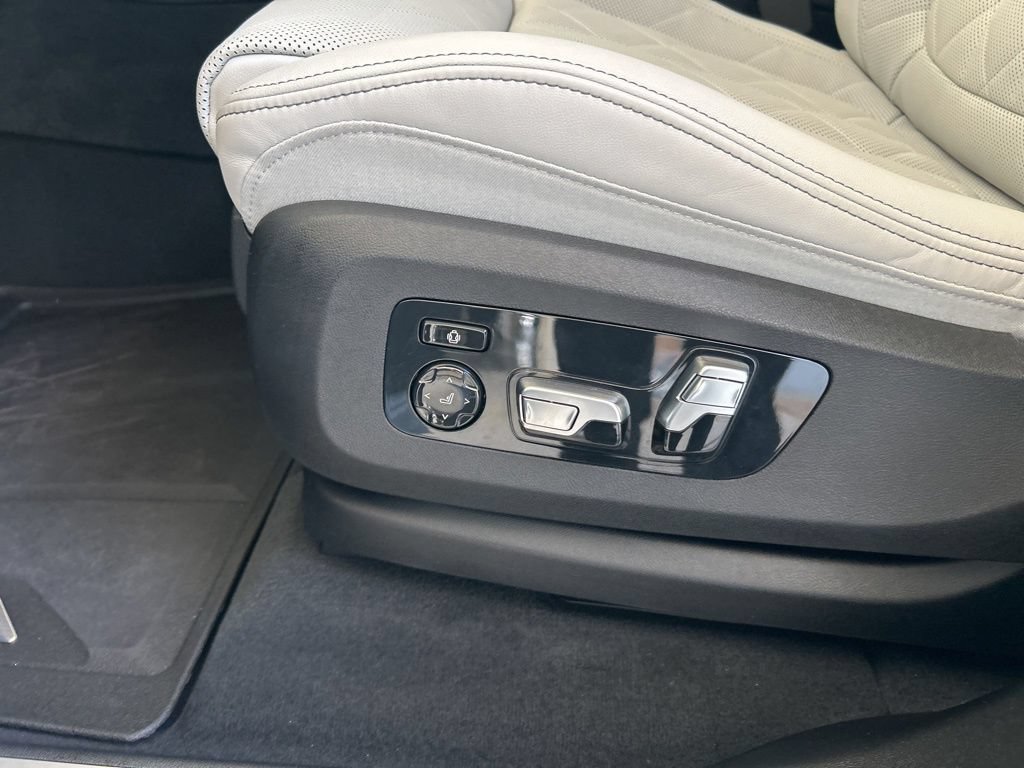Used 2024 BMW X5 xDrive40i w/ M Sport Package AWD/4WD image 57