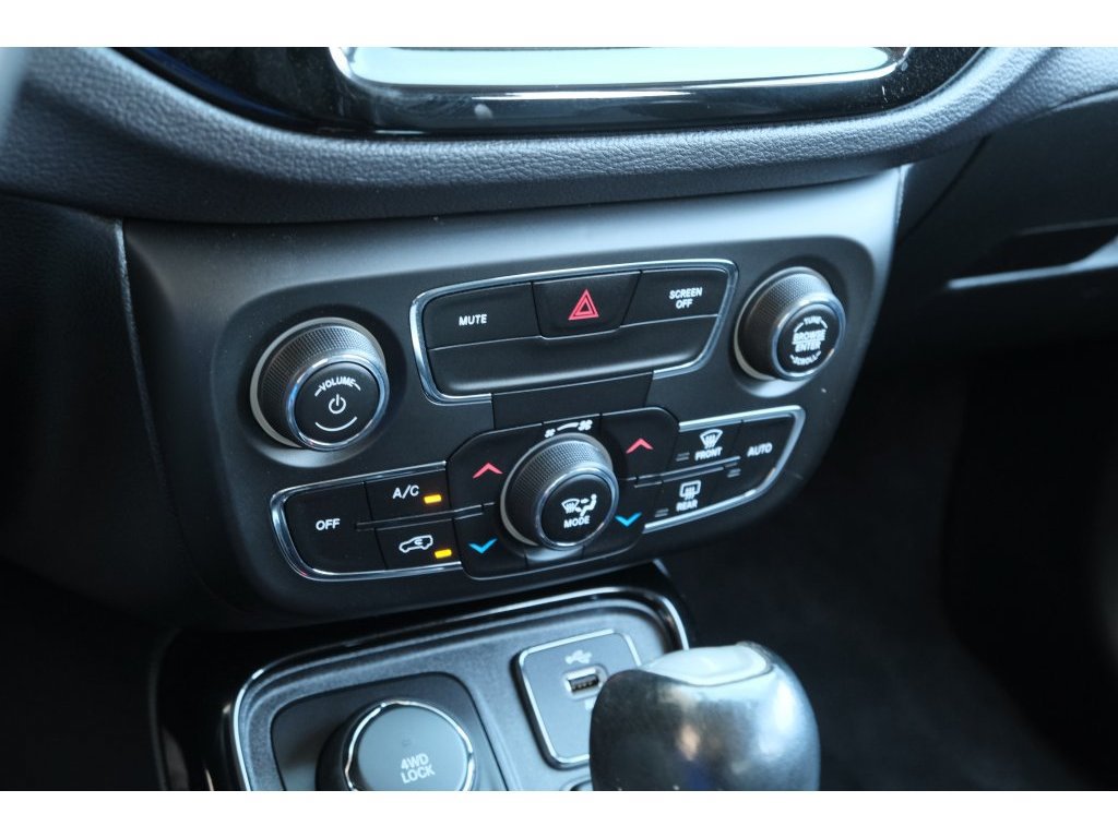 Used 2018 Jeep Compass Limited w/ Navigation Group AWD/4WD image 17