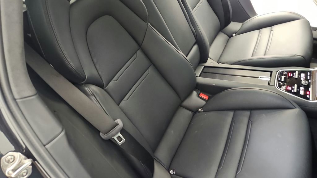 Used 2021 Porsche Panamera image 31