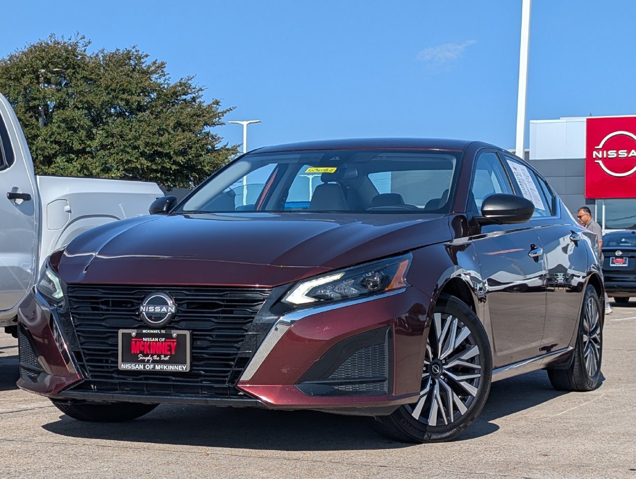 Used 2025 Nissan Altima 2.5 SV FWD image 2