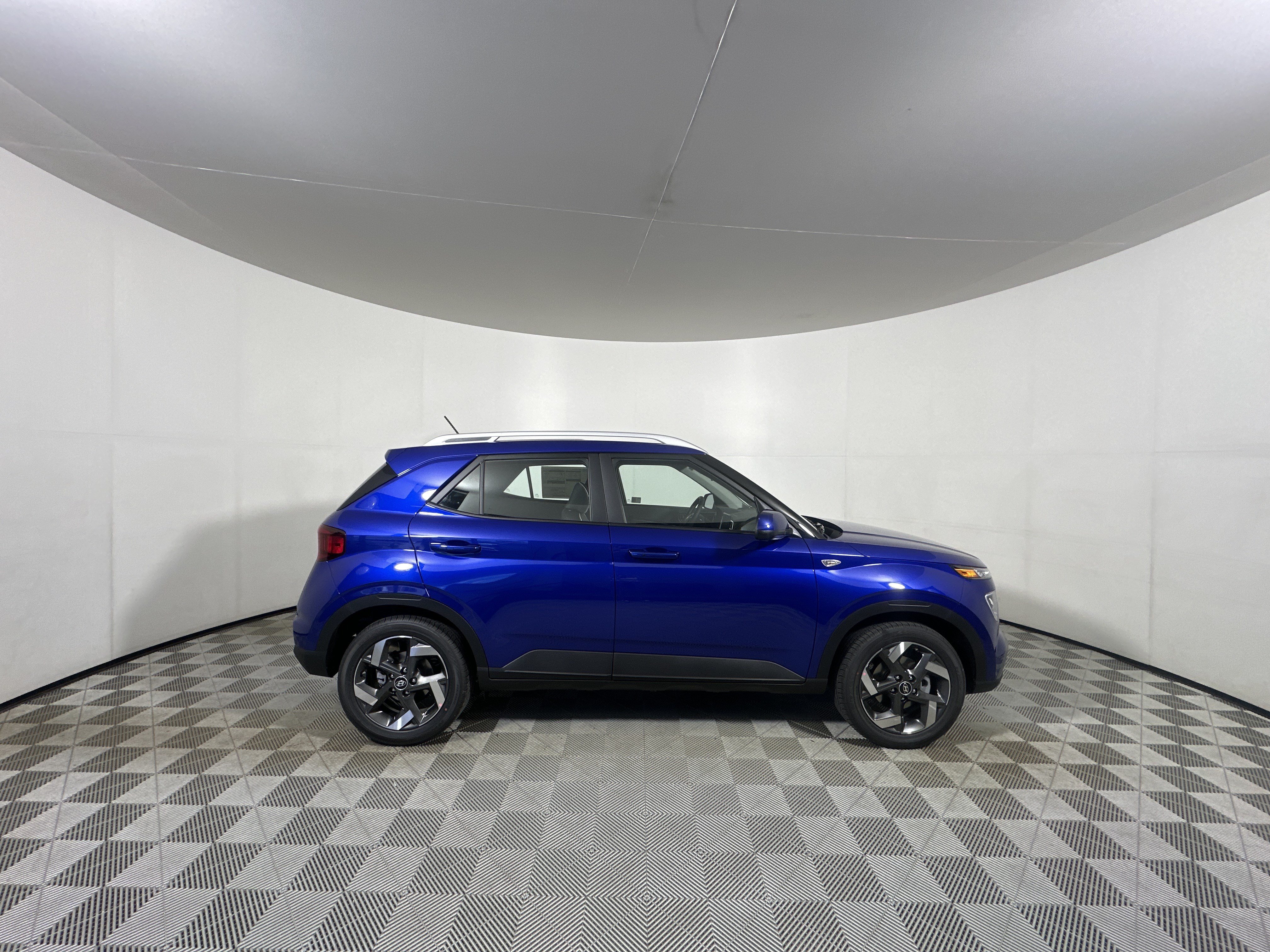 New 2025 Hyundai Venue Limited FWD image 8
