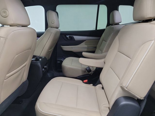 Used 2025 Buick Enclave Preferred FWD image 12