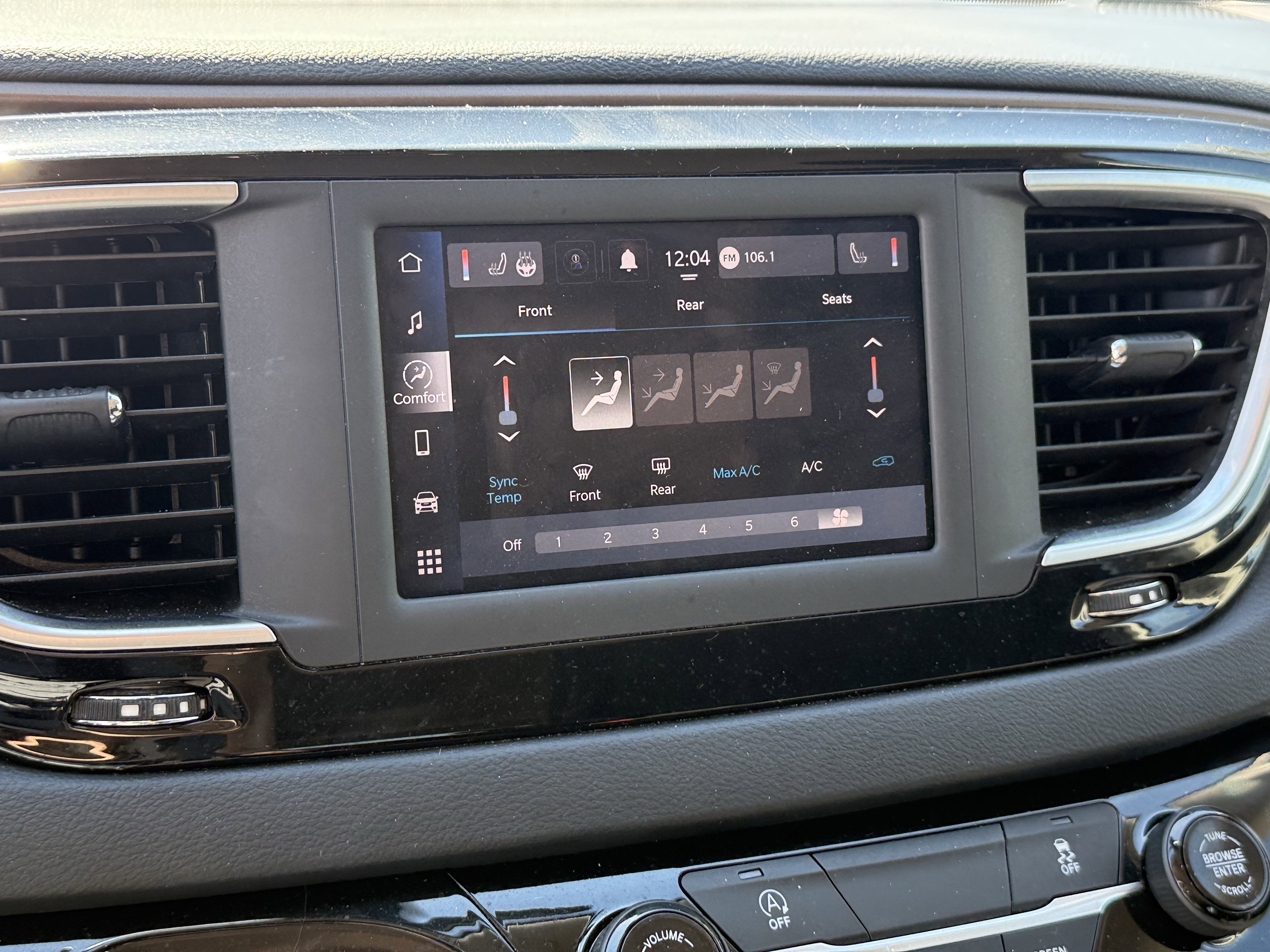 Used 2022 Chrysler Voyager LX image 20