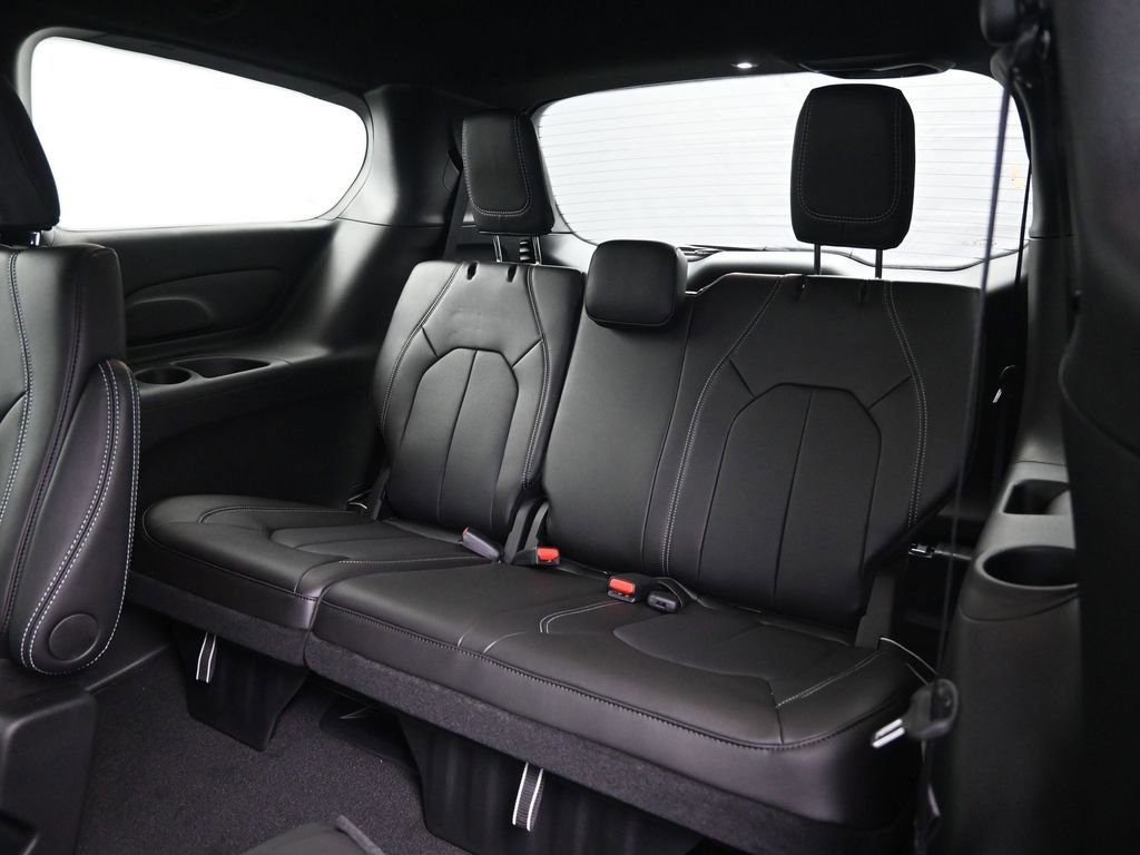 New 2026 Chrysler Pacifica Select AWD/4WD image 25
