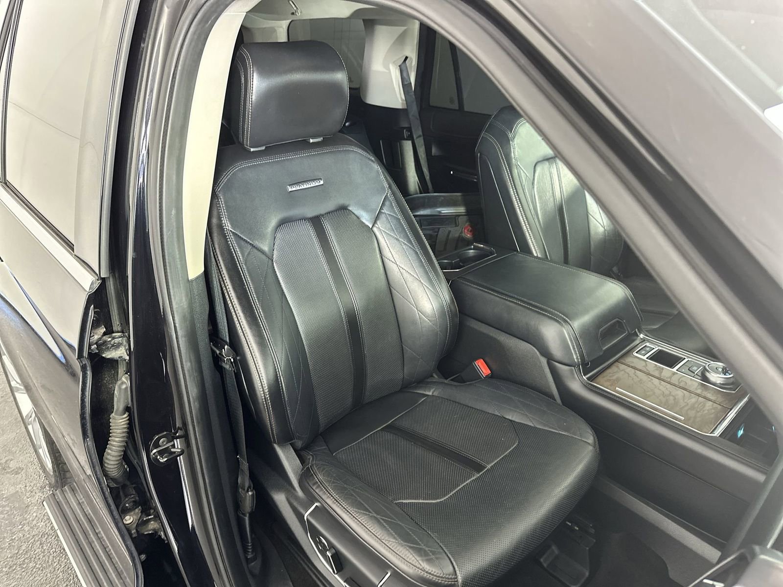 Used 2019 Ford Expedition Platinum image 27