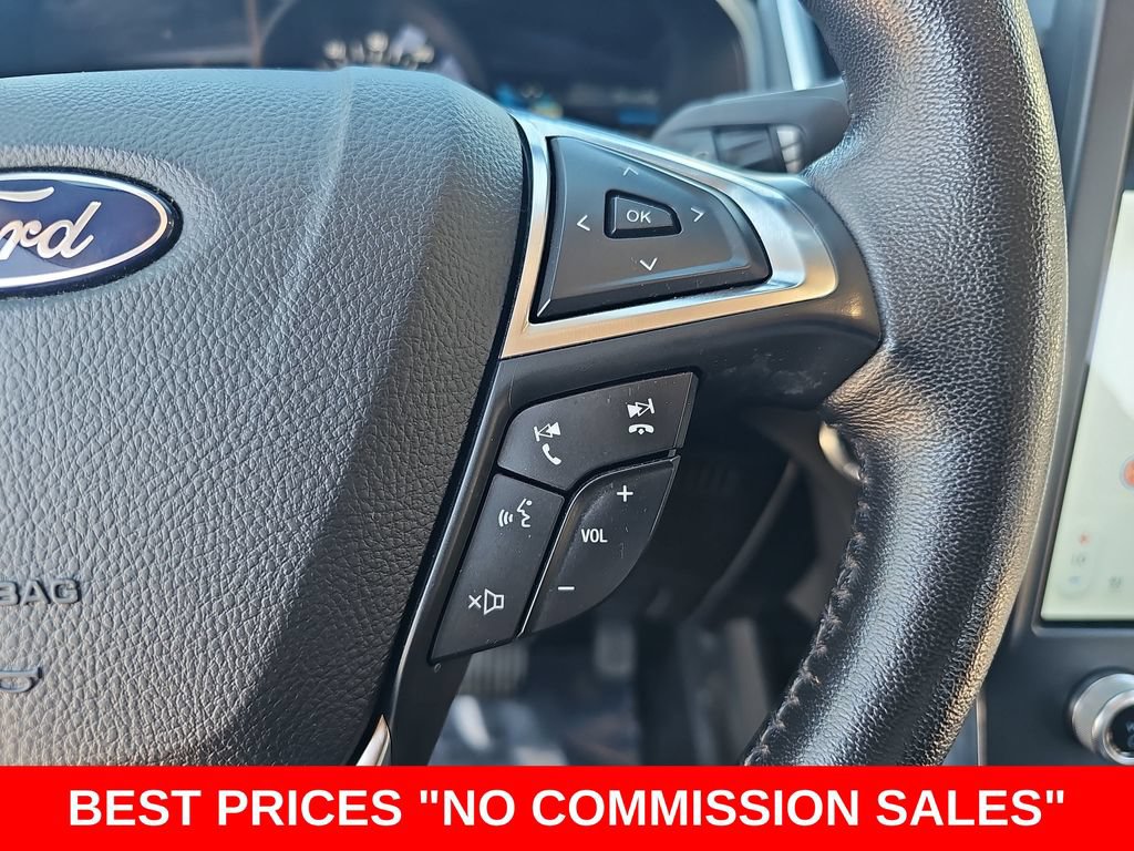 Used 2022 Ford Edge Titanium w/ Equipment Group 301A AWD/4WD image 18