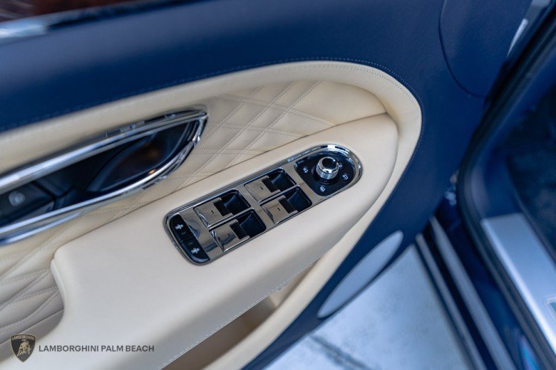Used 2026 Bentley Bentayga Extended Wheelbase AWD/4WD image 26