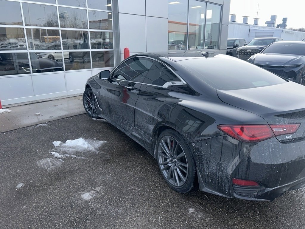 Used 2017 INFINITI Q60 Red Sport 400 image 3