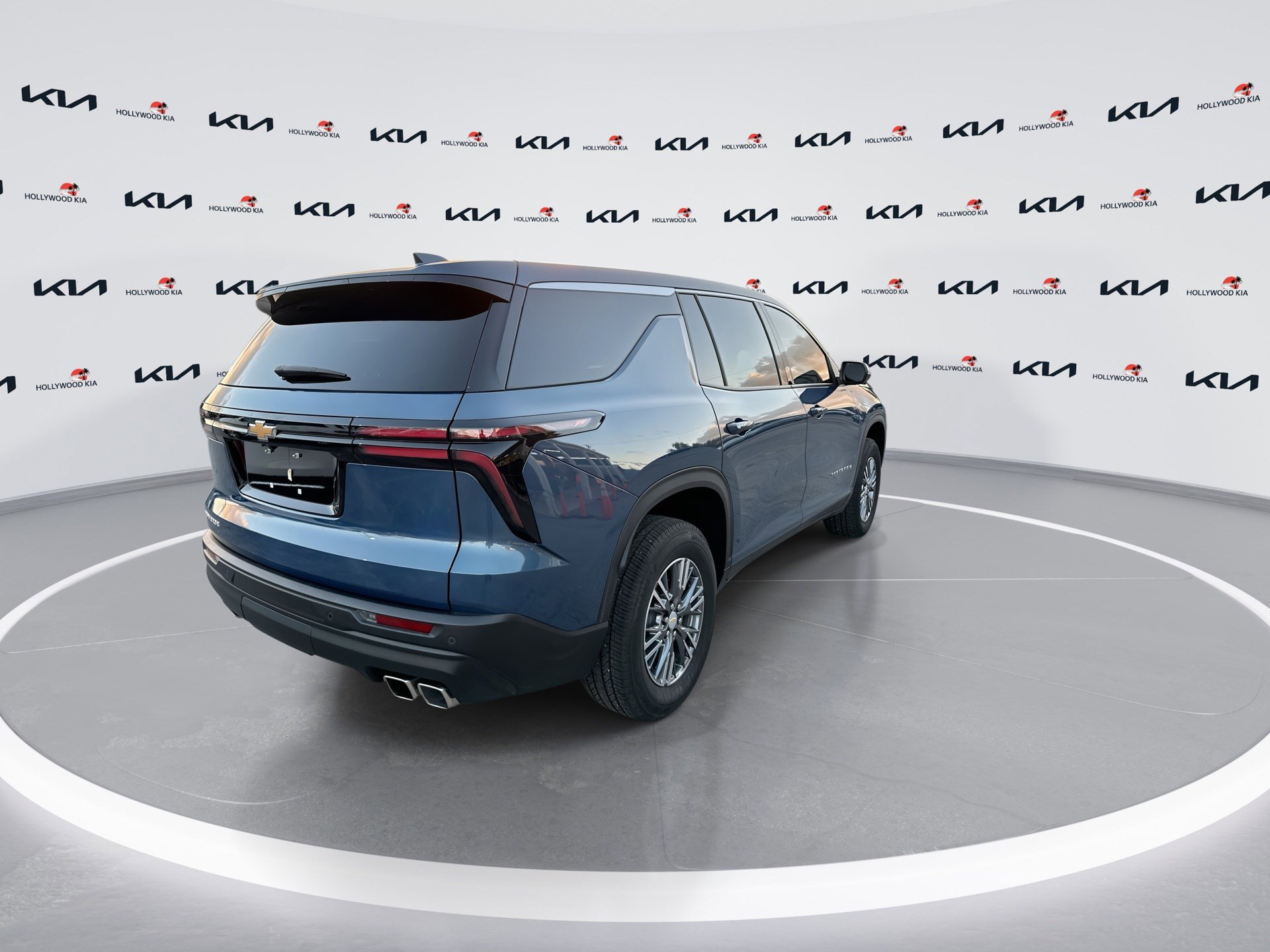 Used 2024 Chevrolet Traverse LS image 8