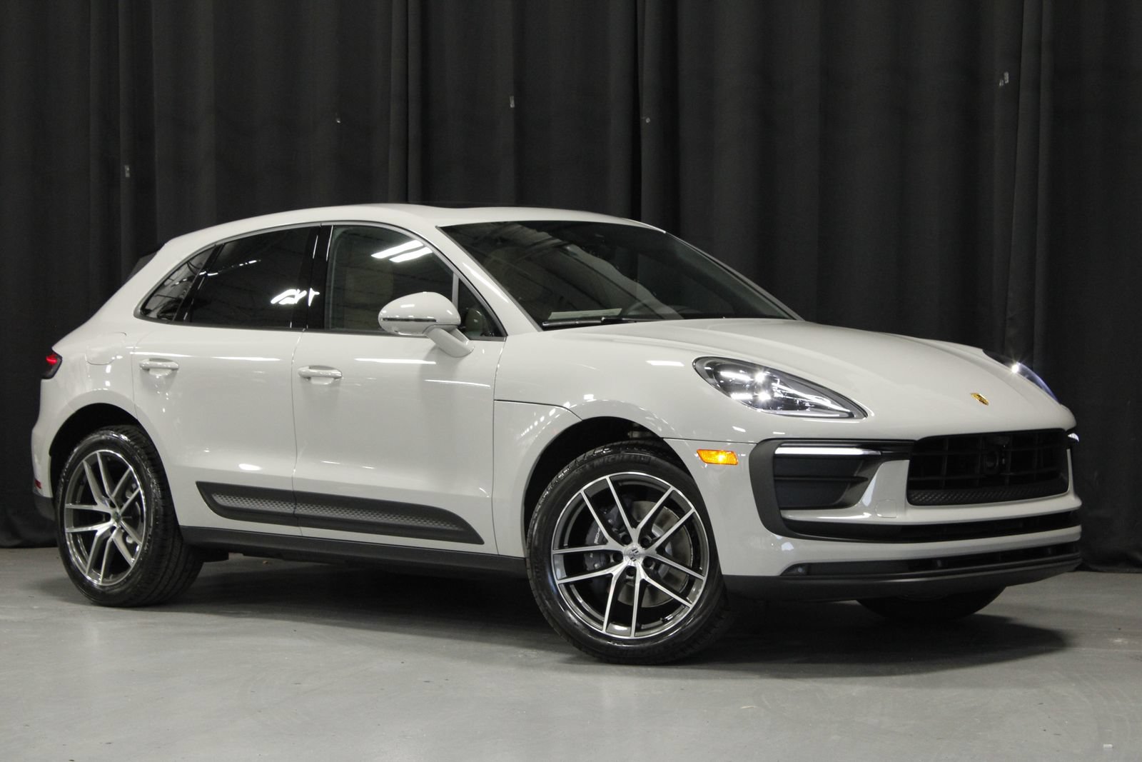 New 2026 Porsche Macan AWD/4WD image 9