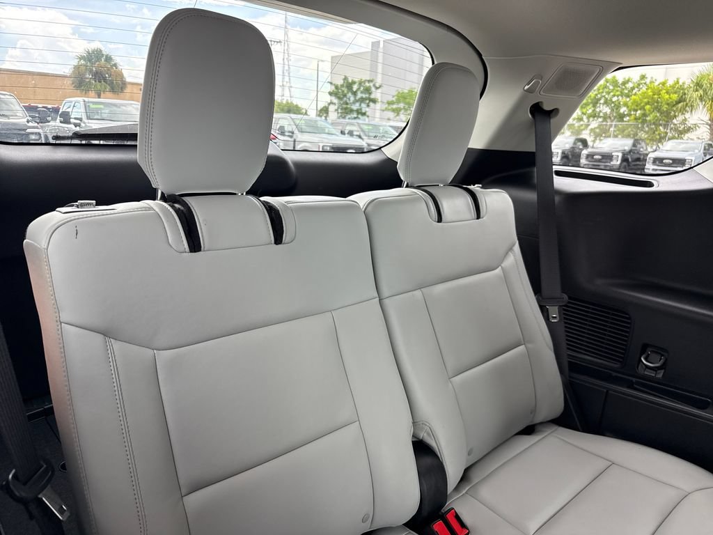 Used 2025 Ford Explorer Platinum w/ Ultimate Package AWD/4WD image 30