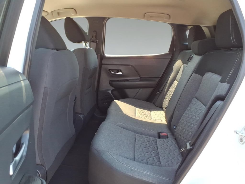 Used 2025 Nissan Kicks SV AWD/4WD image 11