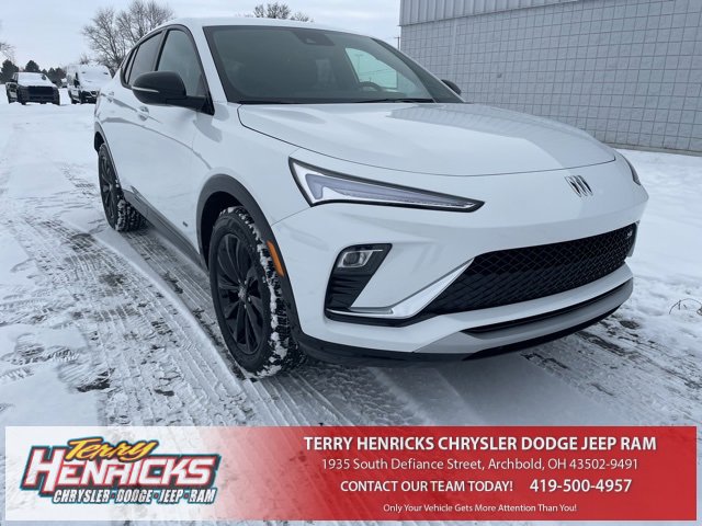 Used 2025 Buick Envista Sport Touring image 1