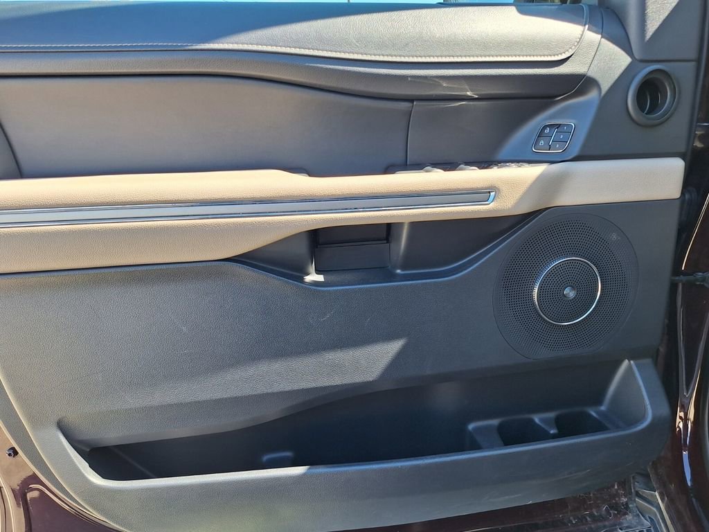 Used 2024 Ford Expedition Max Limited image 32