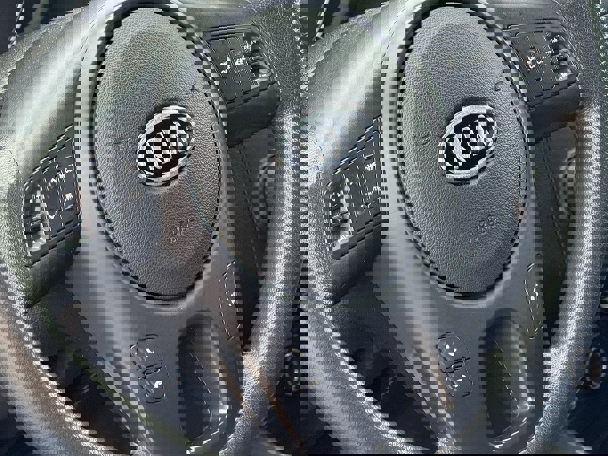 Used 2012 Kia Forte EX image 17