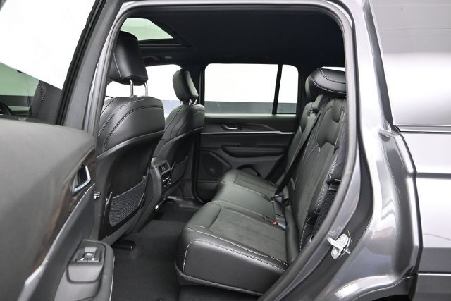 New 2026 Jeep Grand Cherokee Altitude AWD/4WD image 19