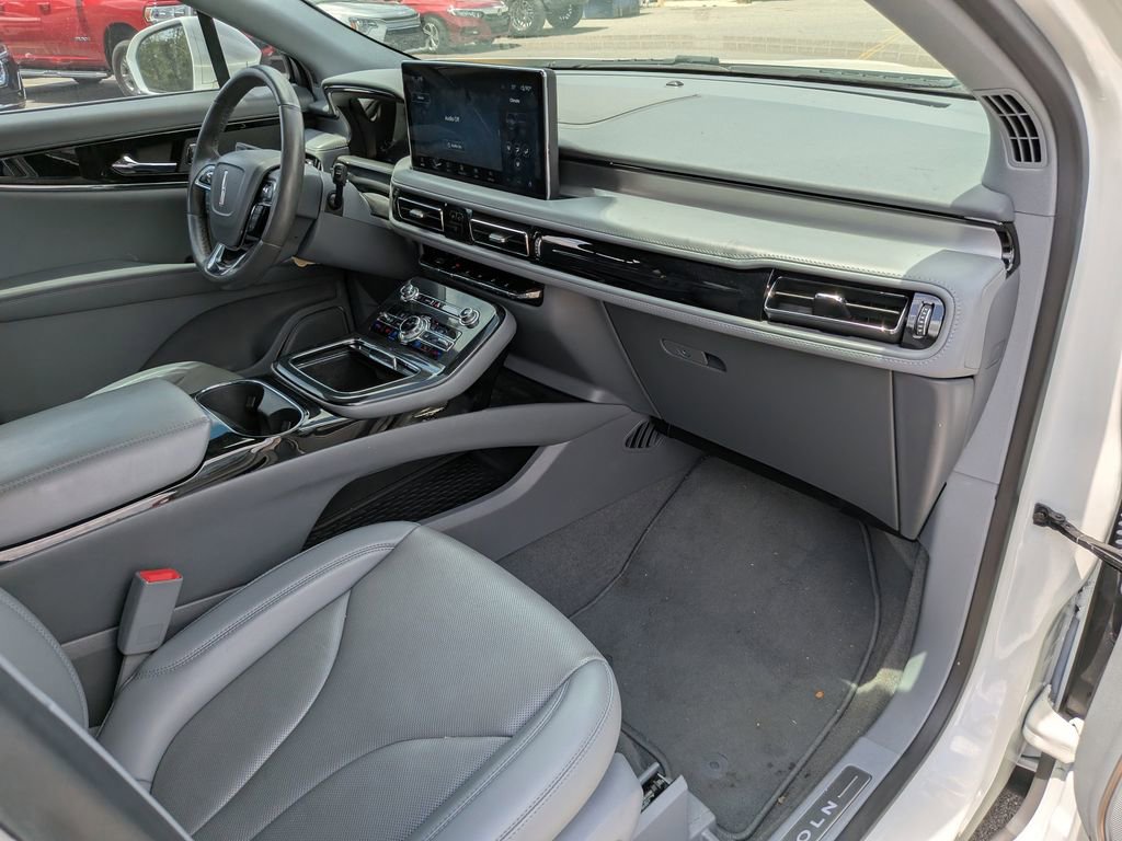 Used 2023 Lincoln Nautilus Reserve FWD image 8