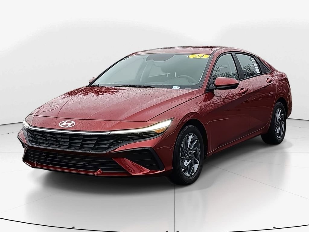 Used 2024 Hyundai Elantra SEL image 3