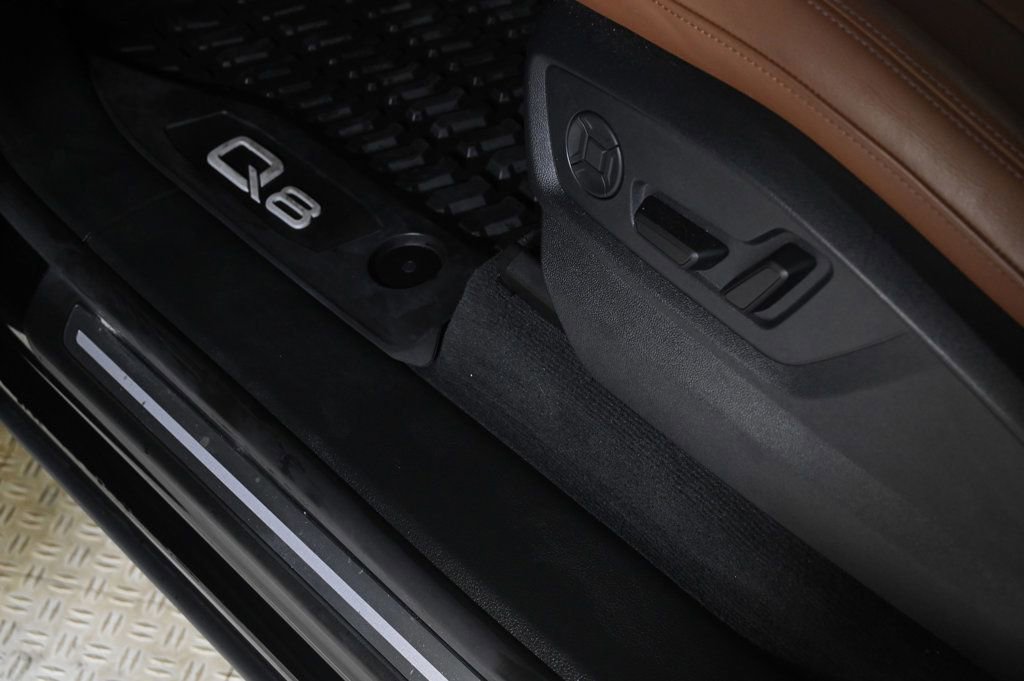 Used 2025 Audi Q8 Premium w/ Convenience Package image 19
