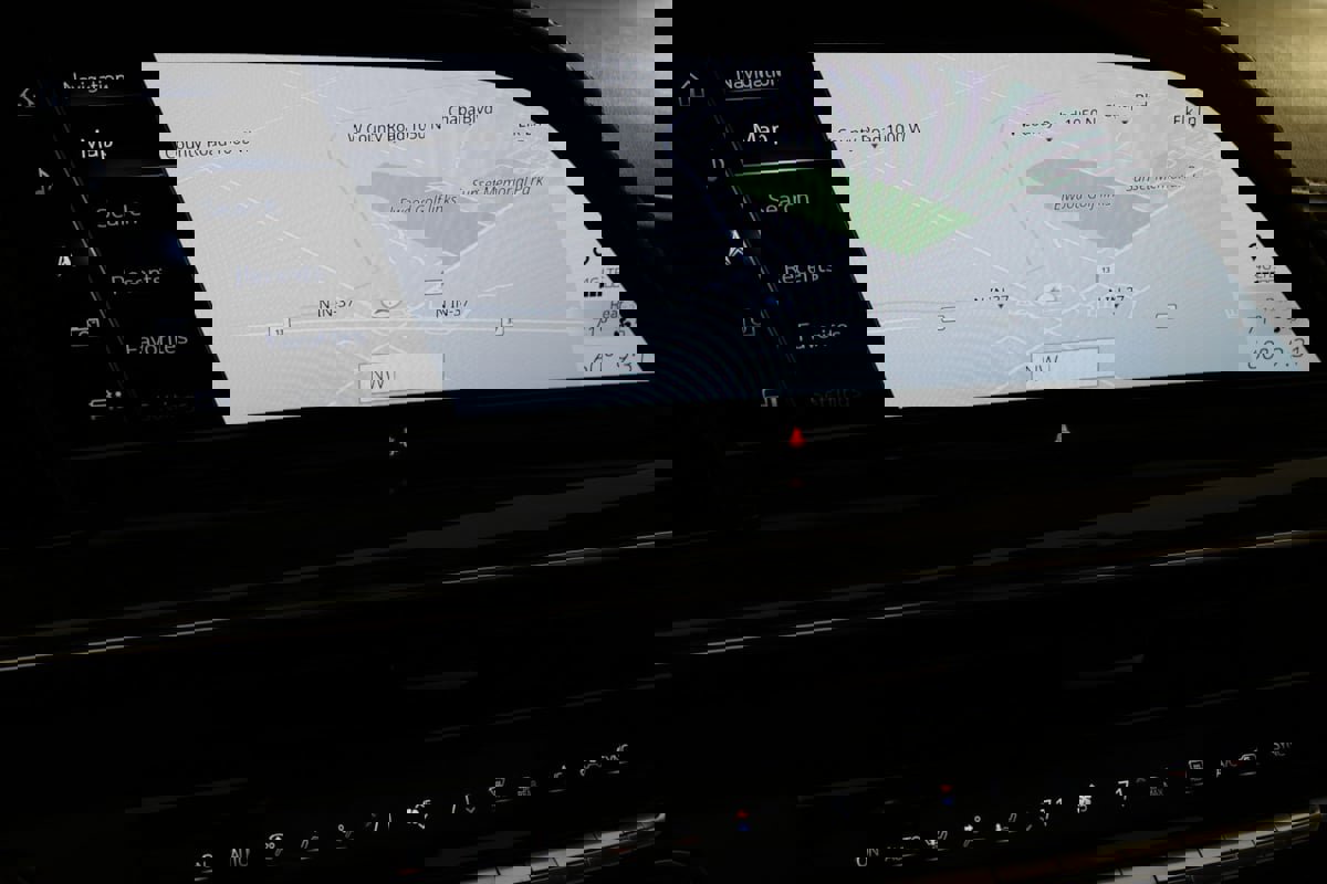 Used 2022 Cadillac Escalade ESV Premium Luxury w/ Performance Package image 8