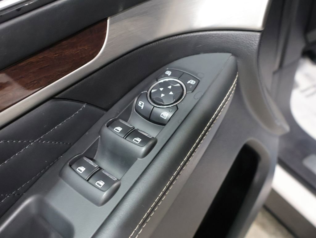 Used 2017 Ford Explorer Platinum image 15