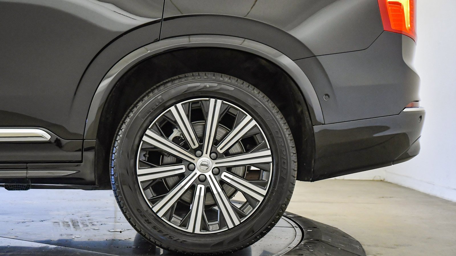 Certified 2025 Volvo XC90 B6 Plus image 11