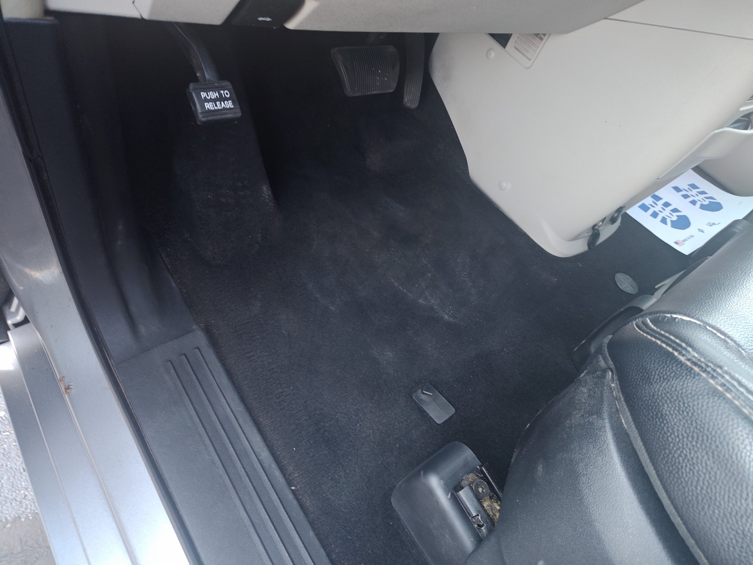 Used 2014 Chrysler Town & Country Touring FWD image 16