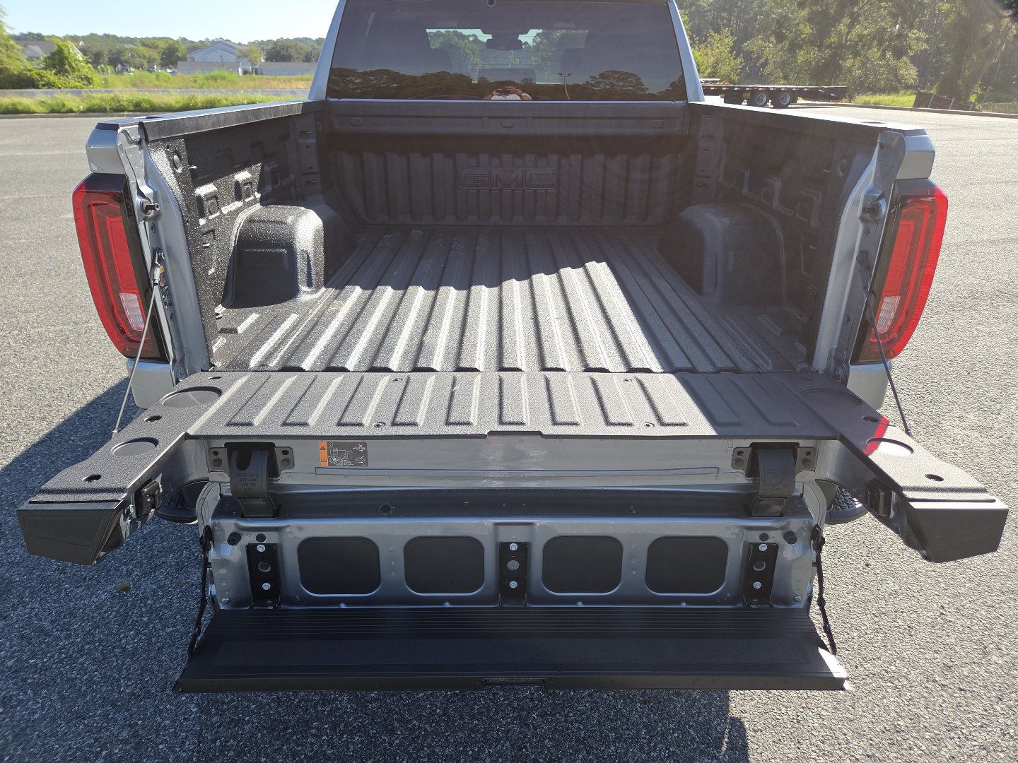 New 2026 GMC Sierra 1500 SLT w/ X31 Off-Road Package AWD/4WD image 19