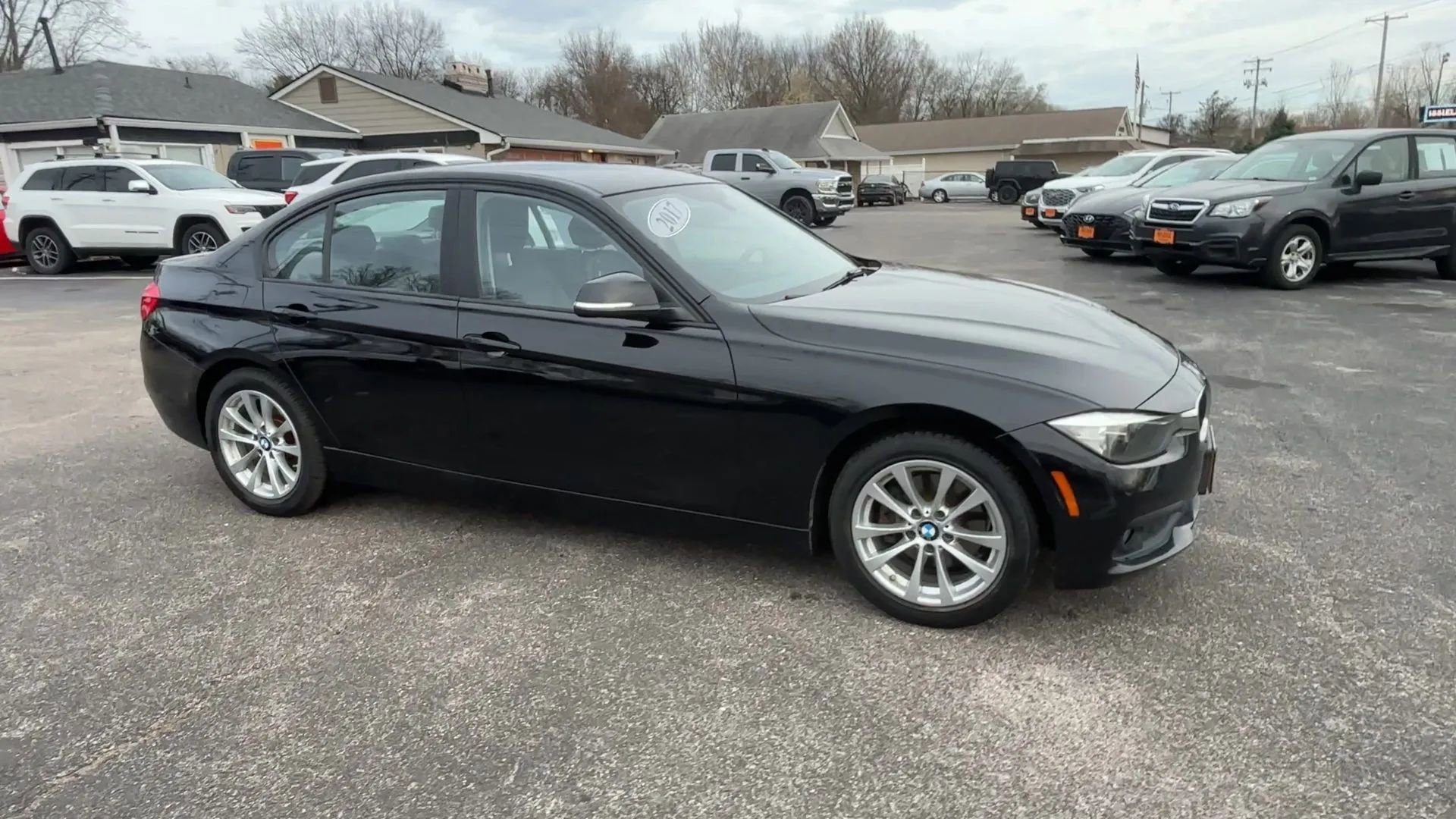 Used 2017 BMW 320i Sedan RWD image 2
