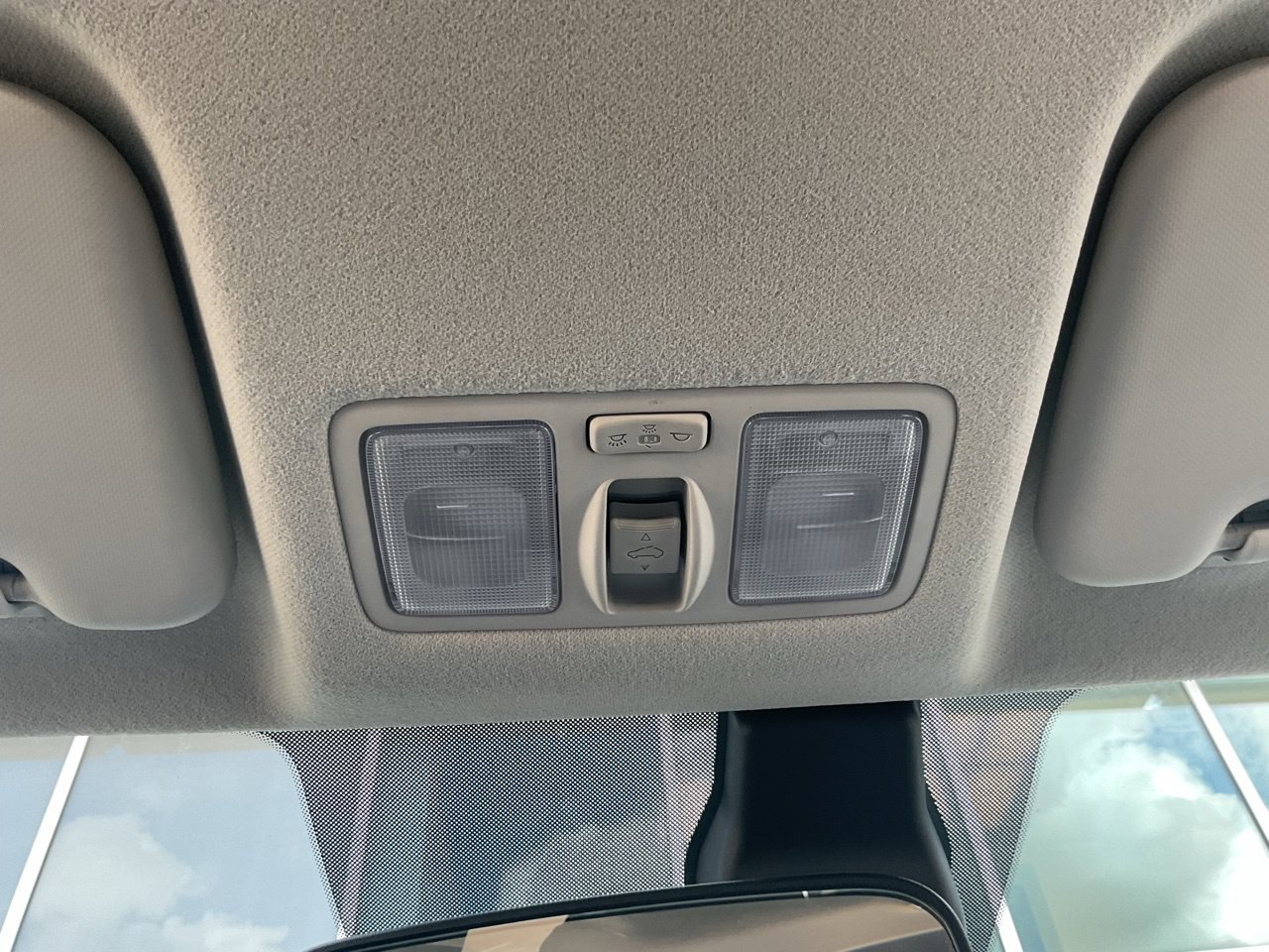 Used 2025 Hyundai Venue SEL FWD image 14