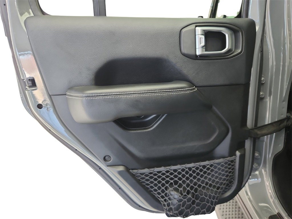 Used 2018 Jeep Wrangler Unlimited Sahara w/ Uconnect 4C Nav & Sound Group image 22